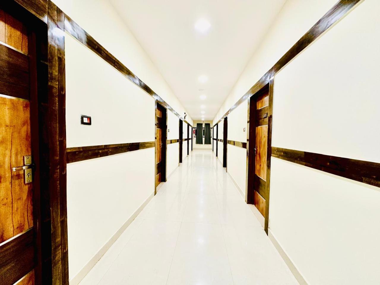 Hotel Sky International- Airport Zone Hyderabad Samsabad Kültér fotó